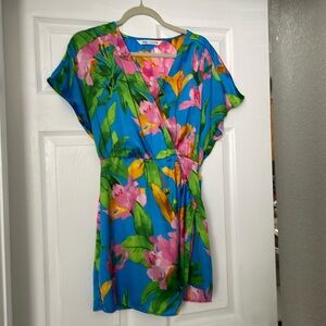 Zara mini floral dress, short sleeves with zipper on the side